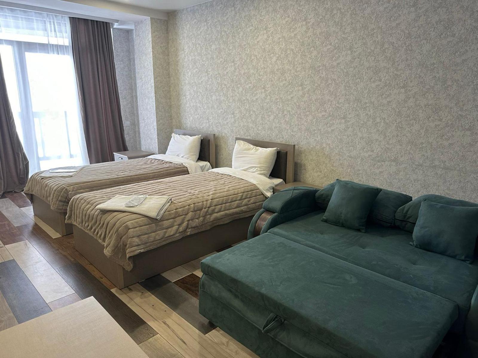Hotel Qumli Goedaoeri Buitenkant foto
