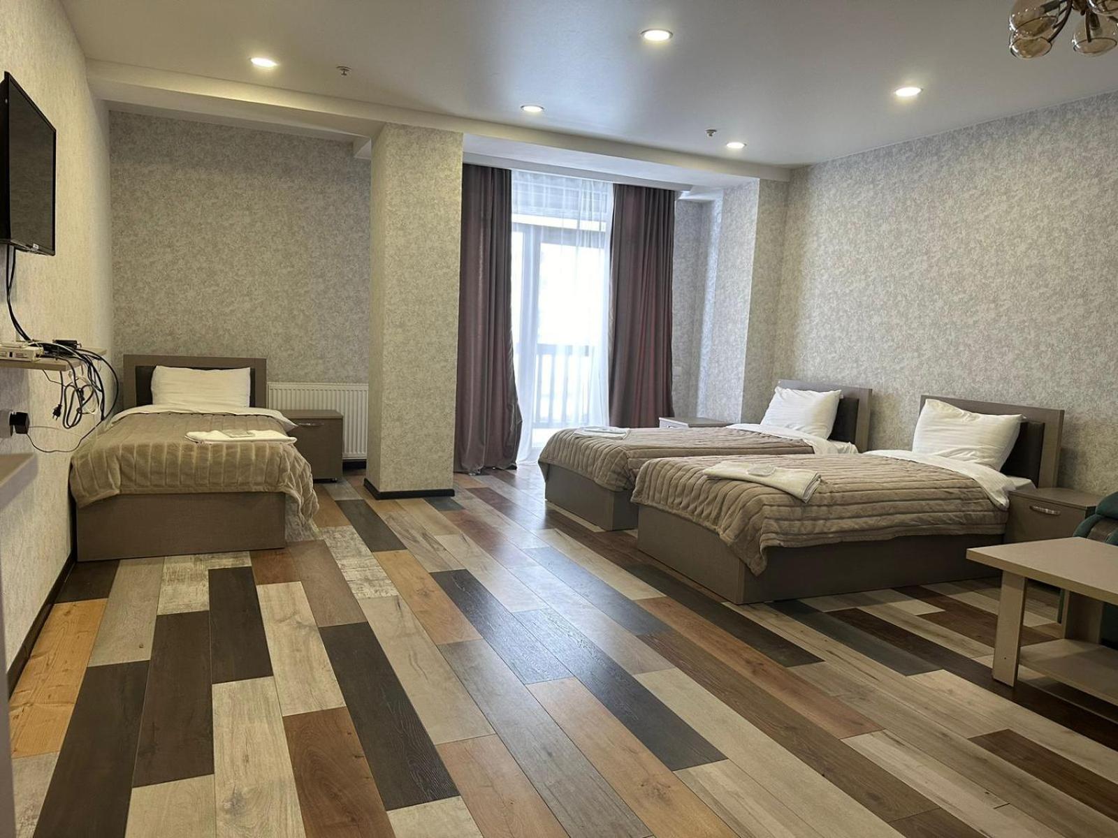 Hotel Qumli Goedaoeri Buitenkant foto