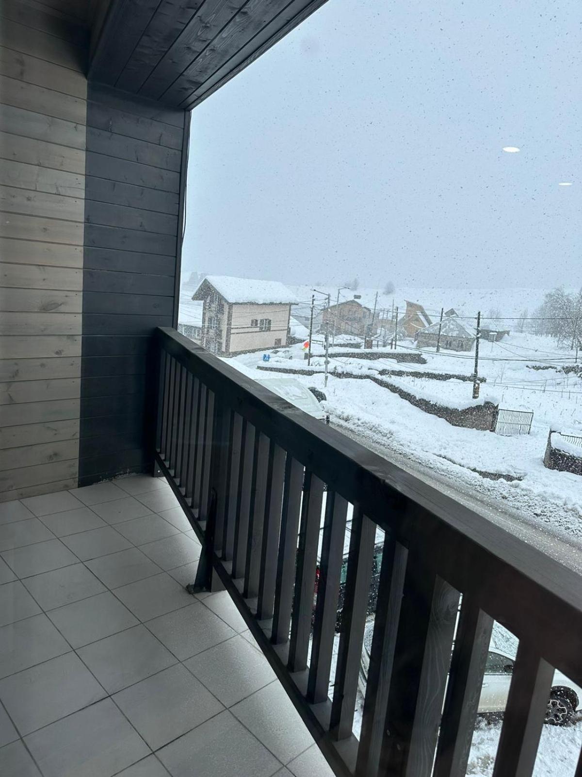 Hotel Qumli Goedaoeri Buitenkant foto