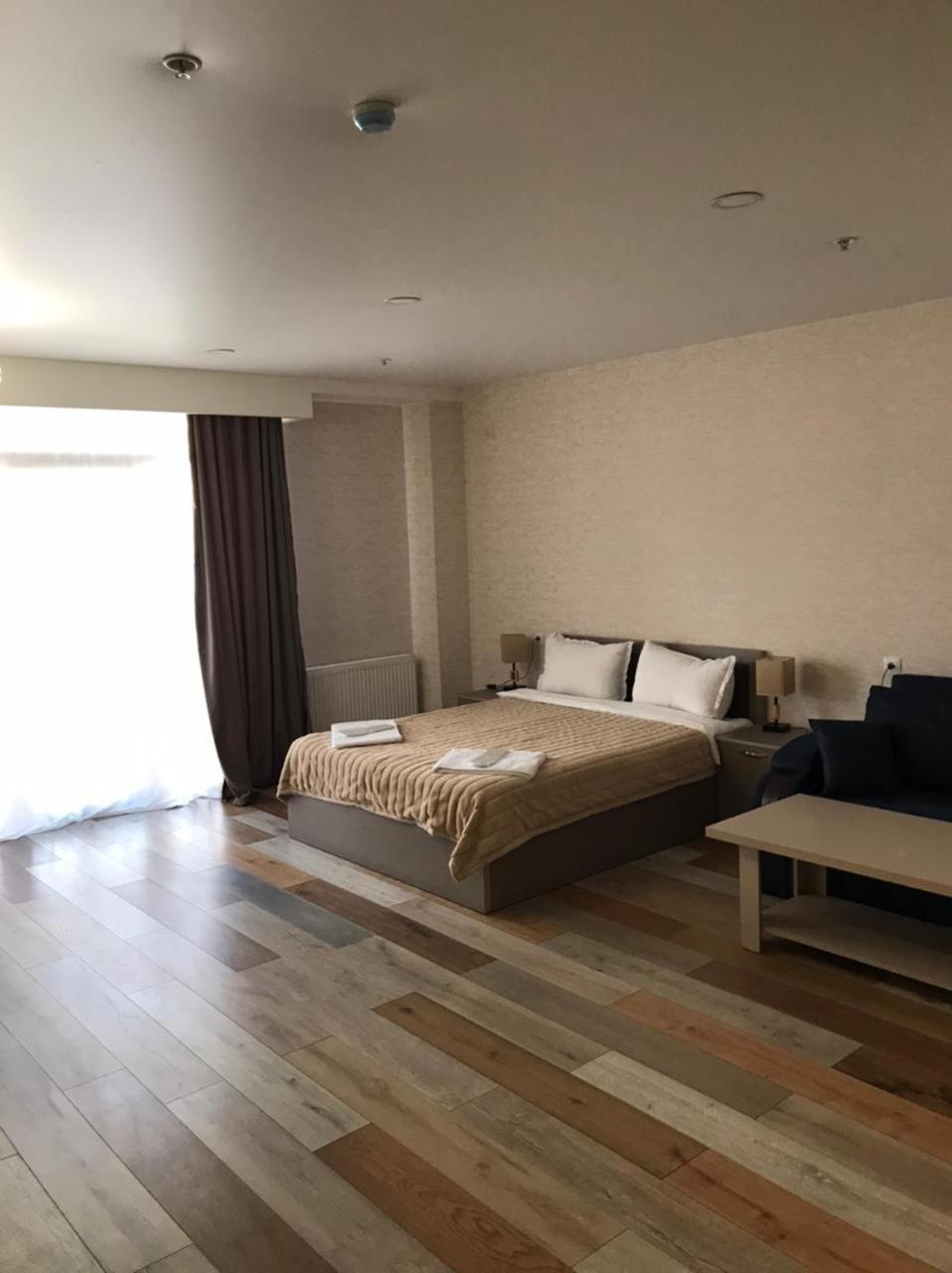 Hotel Qumli Goedaoeri Buitenkant foto