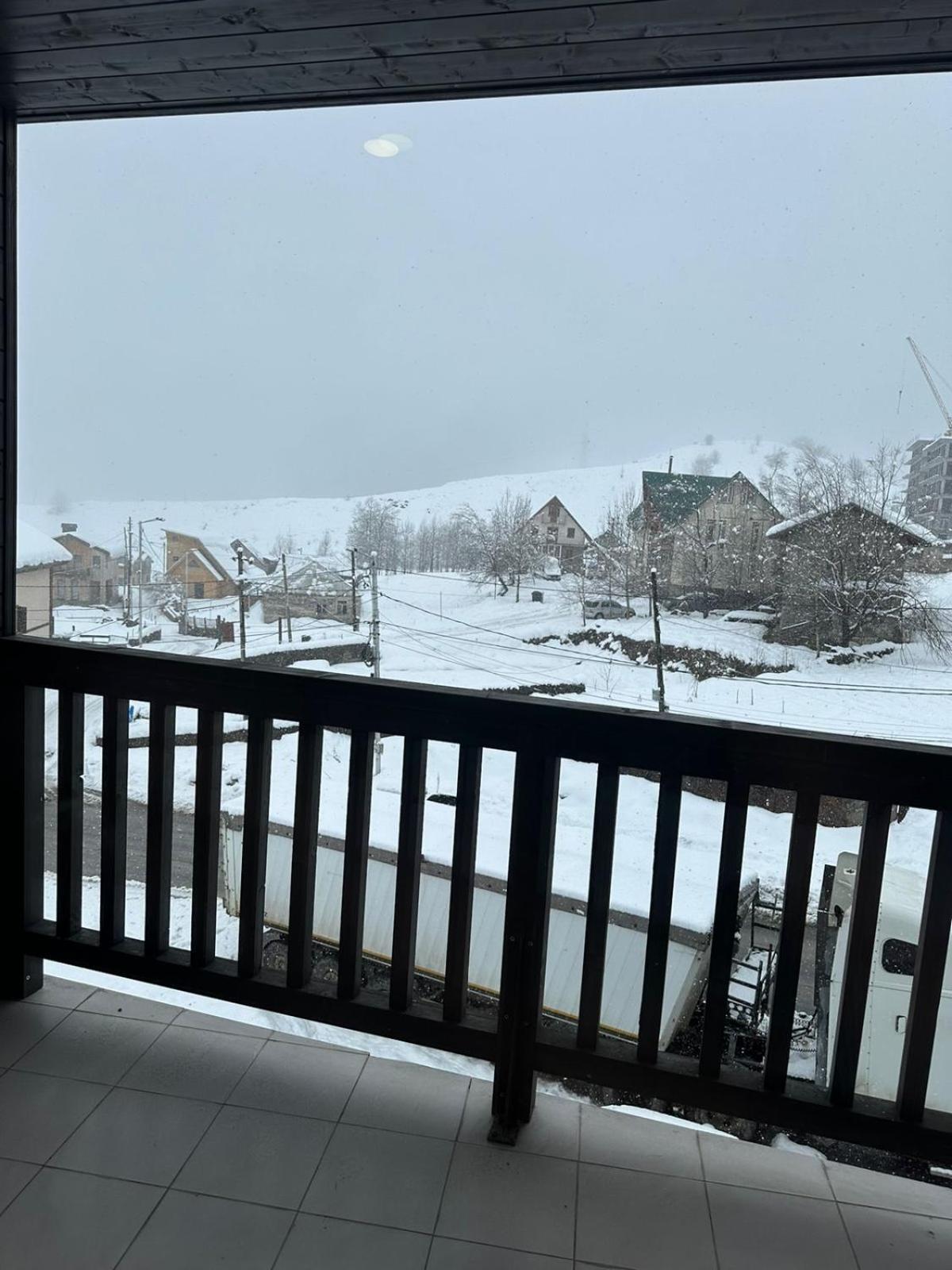 Hotel Qumli Goedaoeri Buitenkant foto