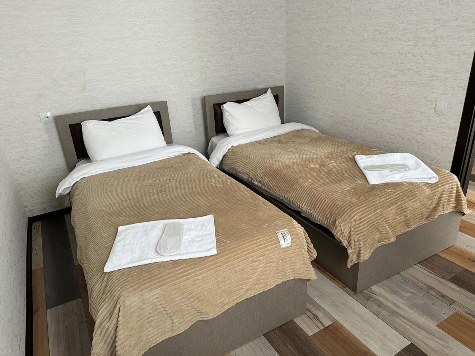 Hotel Qumli Goedaoeri Buitenkant foto