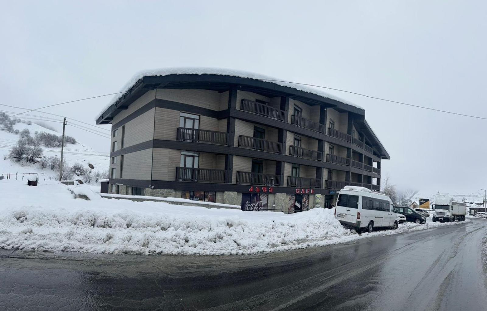 Hotel Qumli Goedaoeri Buitenkant foto